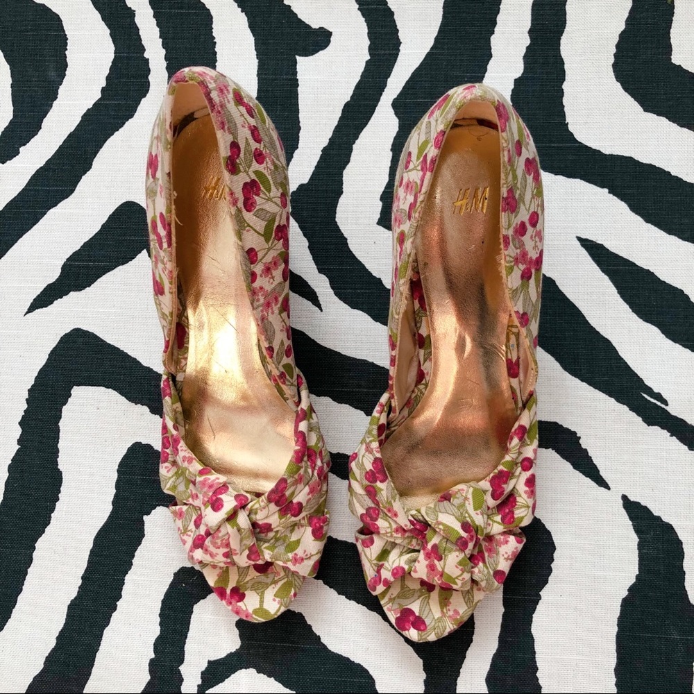 🍒 H&M retro cherry knot cork wedge heels 🍒